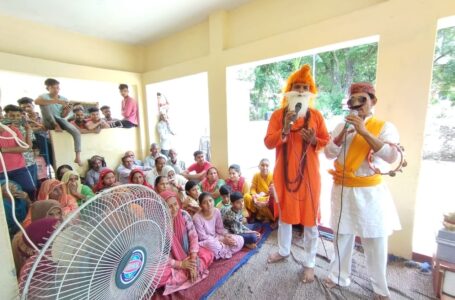 सिरमौर के ग्रामीण क्षेत्रों में कलाकारों ने मुख्यमंत्री स्वावलंबन योजना के बारे में दी जानकारी