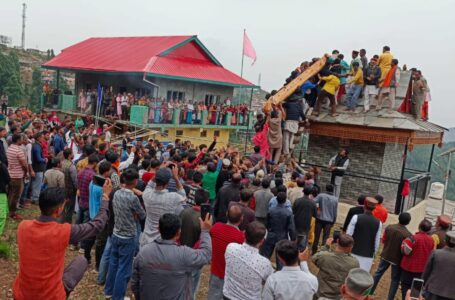 शिरगुल महाराज मंदिर खरोटियों मे खुनेवड़़ रस्म के साक्षी बने सैंकड़ो क्षेत्रवासी, मंदिर के पुनर्निर्माण के बाद हुआ शांत यज्ञ,Traditional वाद्ययंत्रों की ताल पर श्रदालुओं ने किया शिरगुल देवता का जयघोष