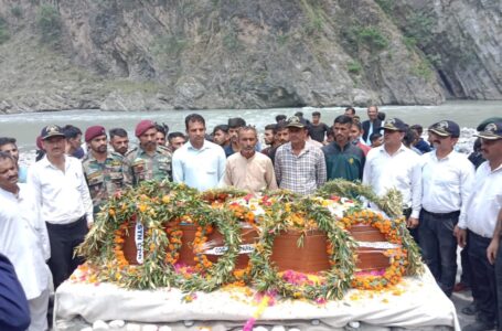 सैनिक टीका राम पंचतत्व मे विलीन, अनाथ हो गई 7 महीने की बेटी ,फरवरी में पांवटा साहिब में हुई थी सडक़ दुर्घटना