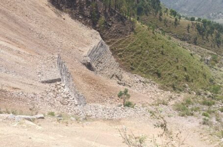 NH-707 पर कार्य कर रही एचईएस इन्फ्रा कम्पनी का उत्तरी कैंची के समीप गिरा डंपिंगयार्ड , कम्पनी की कार्यप्रणाली फिर सवालों के घेरे में