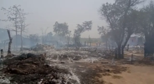 भीषण अग्निकांड में डेढ़ दर्जन झुग्गियां व मकान जलकर राख, 50 लाख संपत्ति का नुक़सान