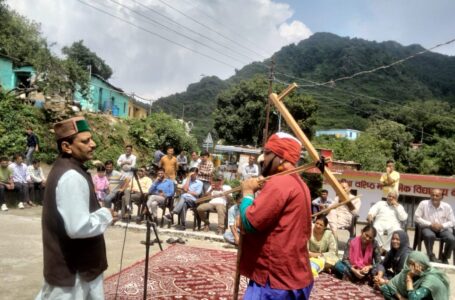 सिरमौर में दिहाड़ी दारो रे दिहाड़ी बढाए पेंशन बुजुर्गों रे बढ़ाएं, गरीबो लोगों का भला किया वादा अपना निभाया लोक गीतो के माध्यम से  चलाया जा रहा है विशेष प्रचार अभियान