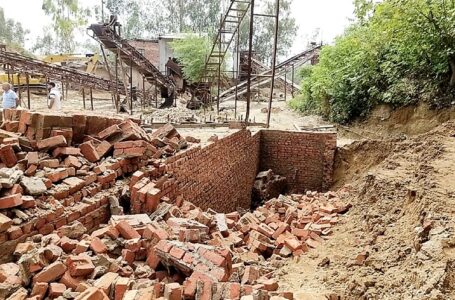 क्रशर उद्योग में निर्माणाधीन दीवार गिरने से दो सगे भाइयों की मौत , एक गंभीर घायल