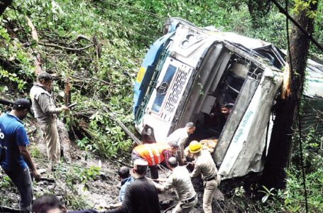 शिमला में एच्आरटीसी बस पलटने से एक की मौत 20 सवारियां घायल ,हीरानगर में पेश आया दर्दनाक हादसा