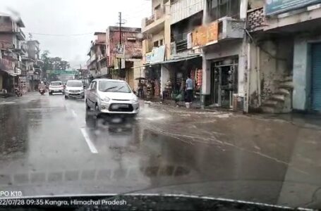 जमानाबाद संपर्क मार्ग पर भूस्खलन,कांगड़ा में तालाब बनी सडक़ें; जयंती विहार में घरों में घुसा पानी,