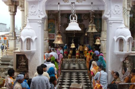 माता श्री बज्रेश्वरी देवी मंदिर को नवरात्र में विदेशी फूलो से सजाया जायेगा