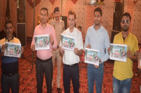 उपायुक्त ने दिलीप सिरमौरी द्वारा मतदान पर तैयार गीत ‘वोट बनाओ‘ का किया विमोचन