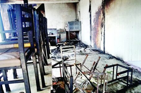 दुकान में अचानक आग लगने से दुकान में रखा सारा सामान जल कर राख ,आठ लाख रुपए का नुकसान