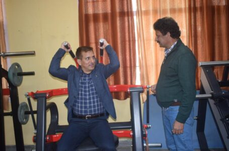 उपायुक्त ने खेल विभाग के जिम में अतिरिक्त मशीनों का किया लोर्कापण