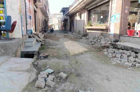 पांवटा साहिब: पक्की गली उखाड़ने से लोग परेशान , गली को जल्द ठीक करने की मांग