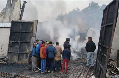 हटली इंडस्ट्री एरिया में लगी आग, 2 मजदूर जिंदा जले