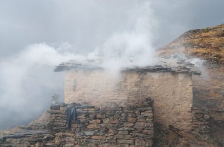 सिरमौर : आसमानी बिजली से राख हुआ विधवा महिला का मकान
