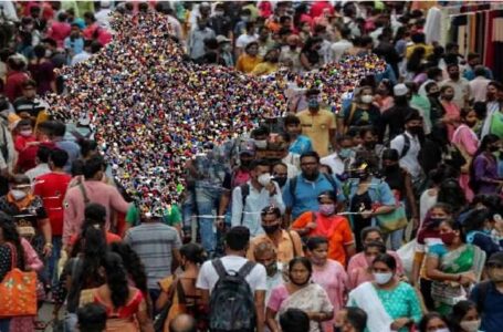 दुनिया में सबसे अधिक आबादी के मामले में भारत चीन को पीछे छोड़ पहले स्थान पर