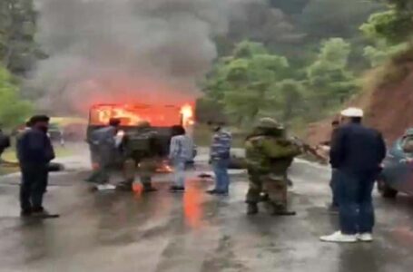 जम्मू नेशनल हाईवे पर सेना की गाड़ी में आग लगने से चार जवान शहीद