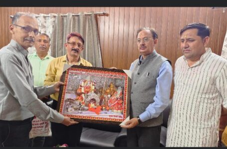 उद्योग मंत्री हर्षवर्धन चौहान ने माता बालासुंदरी मंदिर में टेका माथा