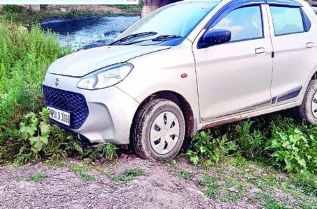 नशे में धुत्त कार चालक ने सडक़ किनारे हैंडपंप से पानी भर रहे प्रवासी मजदूरों के तीन बच्चों को रौंद डाला