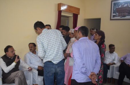 उद्योग,मंत्री हर्षवर्धन चौहान ने सिरमौर  प्रवास के दौरान कफोटा व शिलाई में सुनी जन समस्याएं । 