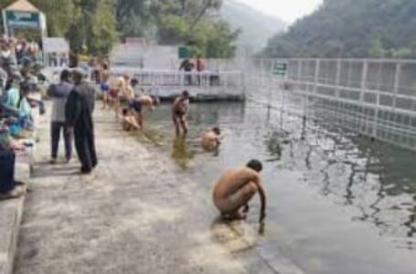 मैदानी इलाकों में गर्मी पड़ते ही पहाड़ो की और पर्यटकों की तादाद बढऩे लगी