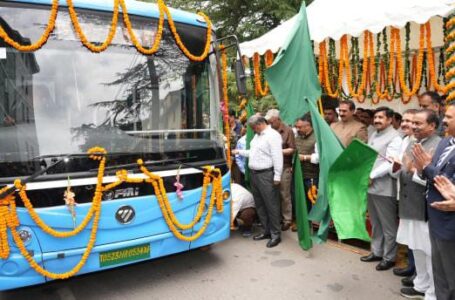 मुख्यमंत्री ने हिमाचल पथ परिवहन निगम की 20 नई ई-बसों को हरी झंडी दिखाई