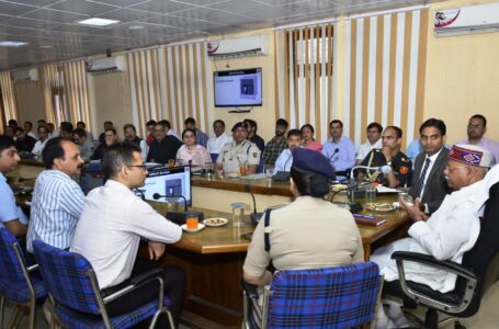राज्यपाल ने हमीरपुर में विकास कार्यों की समीक्षा बैठक की अध्यक्षता की