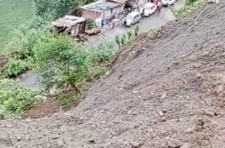 NH-707 : गांव शिल्ला के नीचे सुरक्षा दीवारों व् सीमेंट बिंग ना लगाने से हुआ भारी भूस्खलन ,आरजीवी कंपनी की कार्यप्रणाली पर सवालिया निशान खड़े