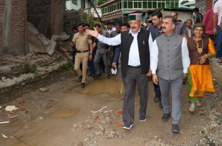 आंशिक रूप से क्षतिग्रस्त मकानों की मरम्मत के लिए एक-एक लाख रुपये मुआवजा प्रदान करने की घोषणा