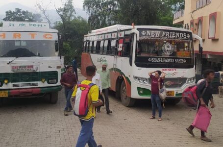 HRTC Bus में बैठ शराब पीने व पत्रकार से झगड़ा करने वाले Driver के खिलाफ FIR