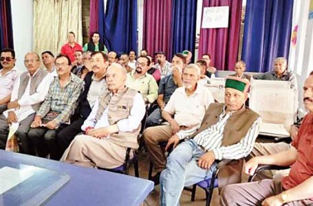 हिमाचल पथ परिवहन निगम के सेवानिवृत्त पेंशनर्ज कल्याण संगठन ने  रामपुर मे बैठक के दौरान सरकार से उठाई मांग