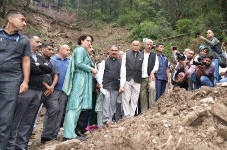मुख्यमंत्री और प्रियंका गांधी ने शिमला में आपदा प्रभावित क्षेत्रों में राहत व पुनर्वास कार्यों का जायज़ा लिया