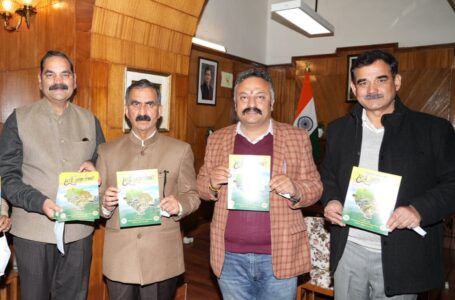 मुख्यमंत्री ने ‘हिमाचल प्रदेश की सर्प प्रजातियां’ पुस्तक का विमोचन किया