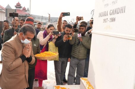 पूर्व प्रधानमंत्री को पुष्पाजंलि अर्पित कर दी श्रद्धांजलि