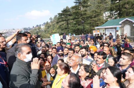 मुख्यमंत्री का शिमला वापिस लौटने पर कार्यकर्ताओं ने किया भव्य स्वागत