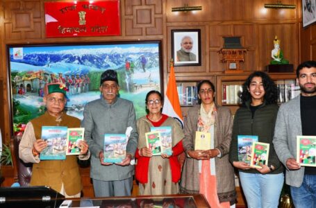 राज्यपाल ने रविंद्र ठाकुर की पुस्तकों का विमोचन किया