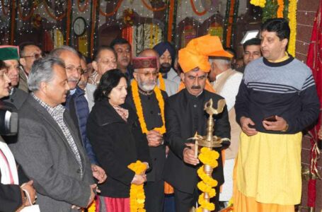 मुख्यमंत्री ने राम मंदिर में दीप जलाकर किया 24 घण्टे चलने वाले अखण्ड पाठ का शुभारम्भ
