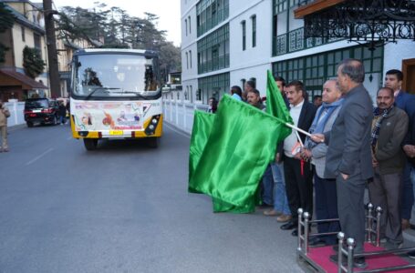 मुख्यमंत्री ने विद्यार्थियों के शैक्षणिक भ्रमण वाहनों को झंडी दिखाकर रवाना किया