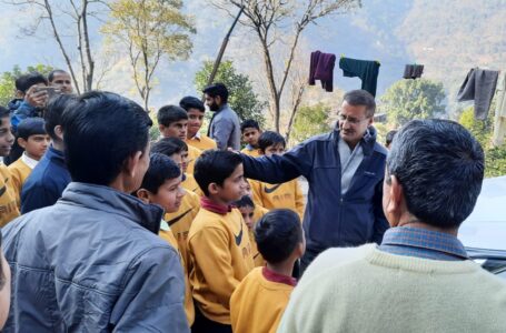 उपायुक्त सुमित खिमटा ने पच्छाद के नाल स्थित बाल गृह का किया निरीक्षण