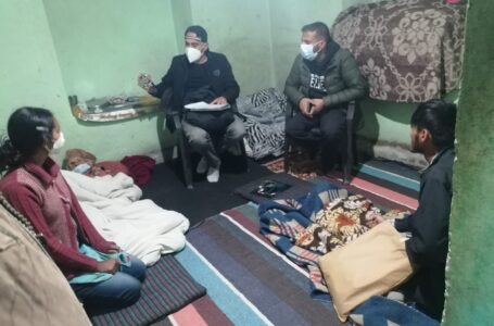 शिलाई : कनाडी मे खण्ड चिकत्सा विभाग की टीम ने क्षय रोग से पीड़ित घर का किया दोरा