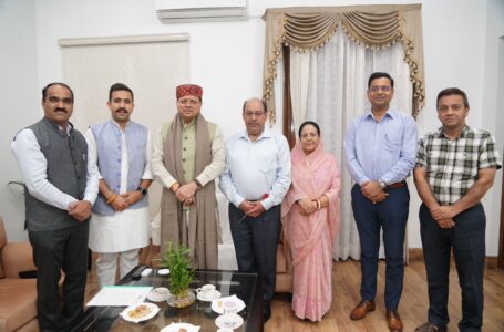 विक्रमादित्य सिंह ने उत्तराखंड के मुख्यमंत्री से भेंट की भेट ,यमुना पुल की मरम्मत और पुनर्वास का दिया सुझाव।